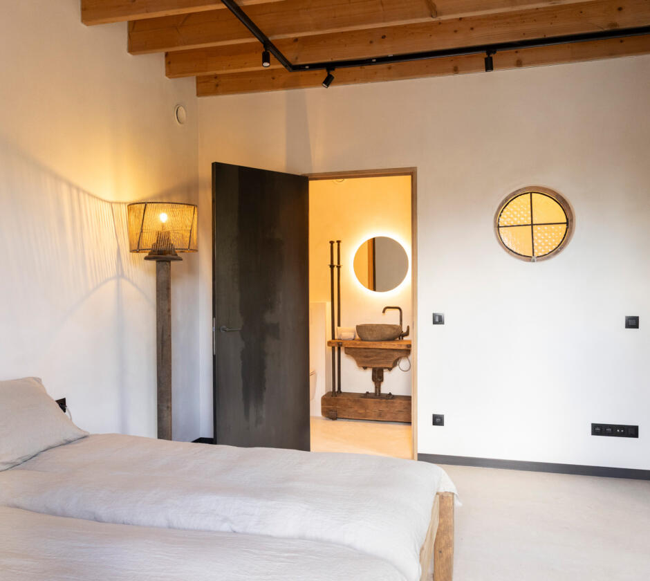 Be Factory interieur Wagenhuys slaapkamer paardenstal 038 low